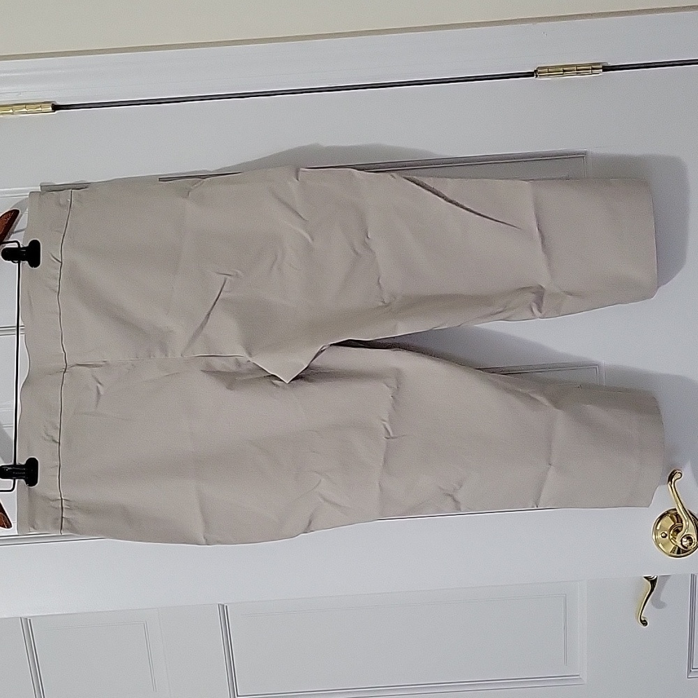 JM Collection Khaki Capris - Picture 2 of 5